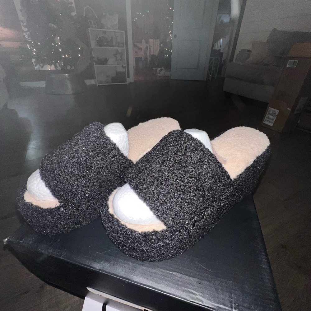 Women’s fuzzy healed sneakers